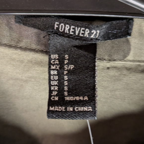 Forever 21 Camouflage Button-Up Shirt with Patches - Picture 5 of 7